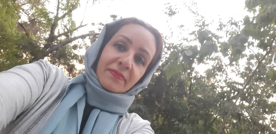 نیلوفر خازنی